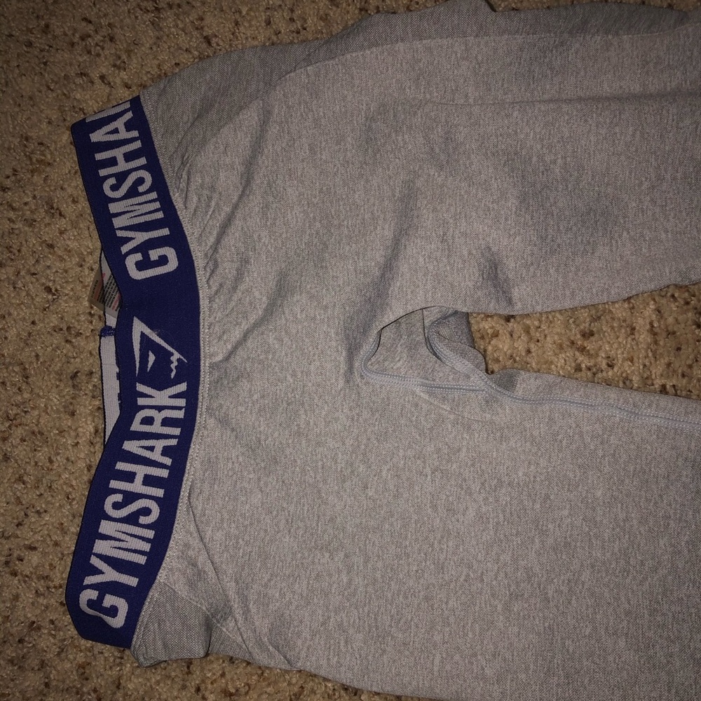 Gym shark leggings